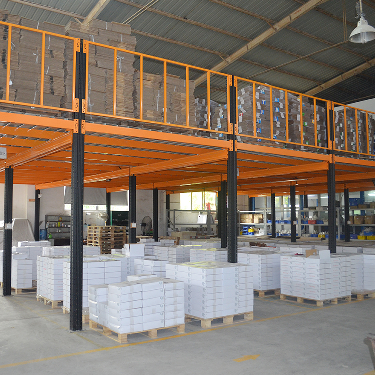 中小企業倉庫的倉儲閣樓貨架