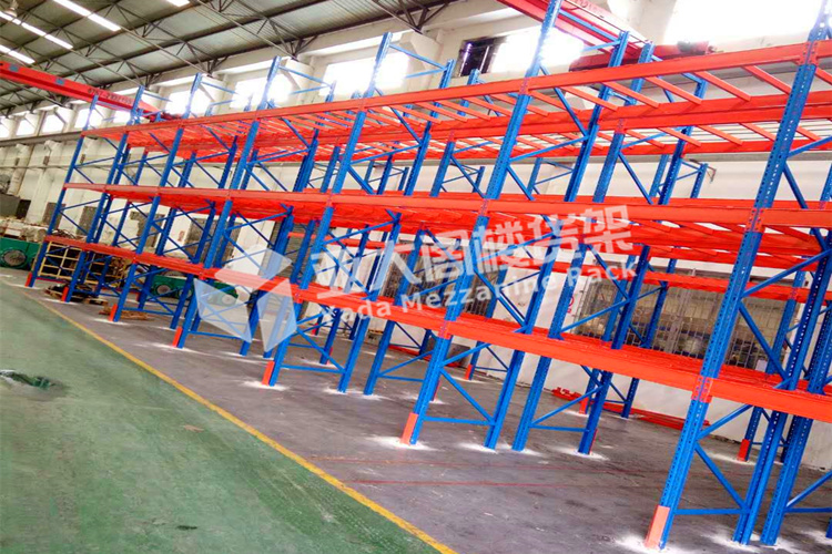 貨架廠家在設計倉庫倉儲貨架應該如何對消防位置進行規(guī)劃呢?